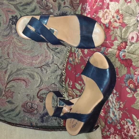 🌺NAVY LEATHER WEDGES - Picture 1 of 7